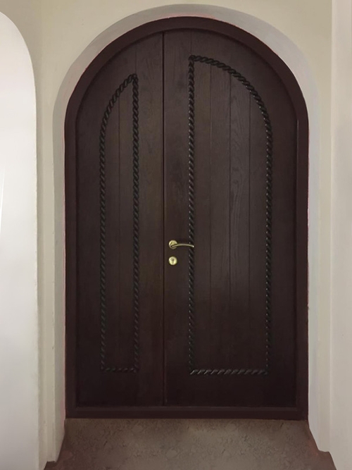Арочная дверь с внутренней стороны Арочная дверь с внутренней стороны