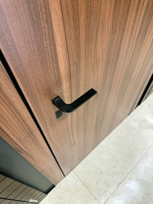 Черная фурнитура