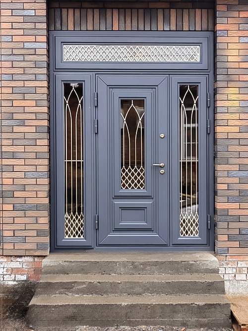 Дверь на парадном входе Дверь на парадном входе