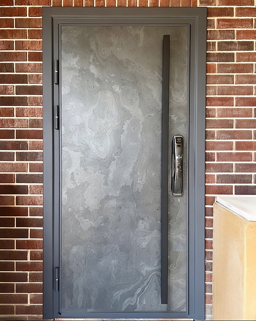 Дверь с бугельной ручкой и электронным замком Дверь с бугельной ручкой и электронным замком