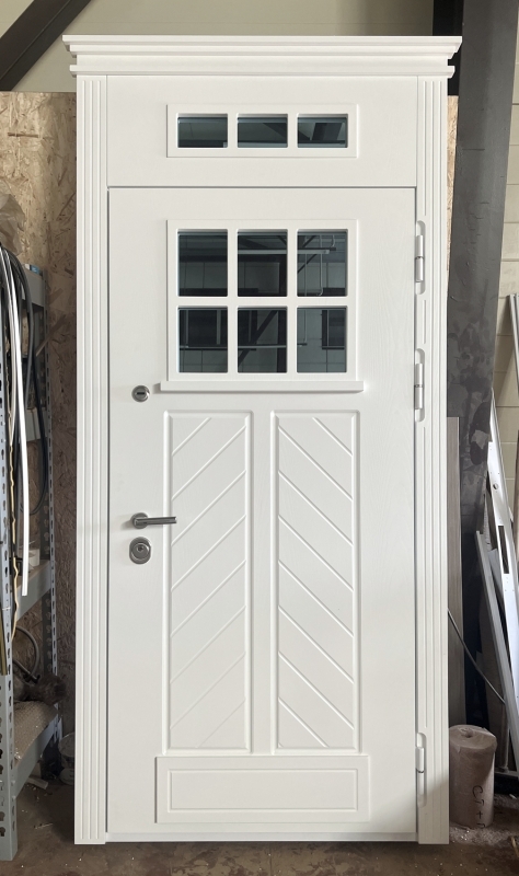 Дверь с фрамугой и стеклом Дверь с фрамугой и стеклом