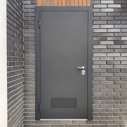 Дверь с пробивной решеткой в котельную Дверь с пробивной решеткой в котельную