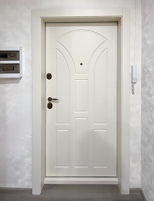 Дверь с установленными доборами Дверь с установленными доборами