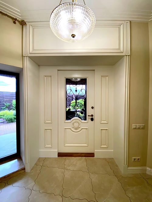 Дверь со стеклом и ковкой Дверь со стеклом и ковкой