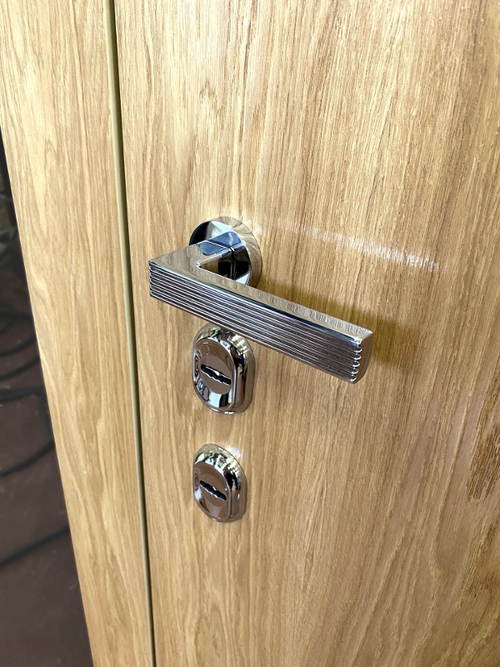 Двухсистемный замок, вид спереди Двухсистемный замок, вид спереди