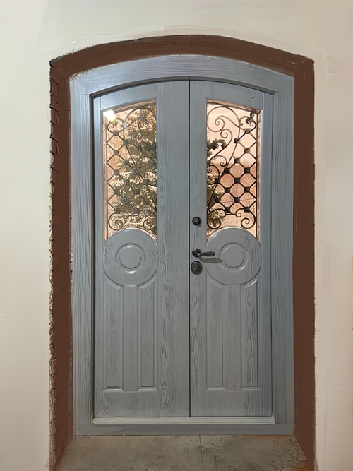 Двупольная дверь с окнами, фото сзади Двупольная дверь с окнами, фото сзади