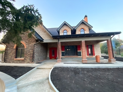 Смотрите фото с объекта: эксклюзивная входная группа для загородного коттеджа