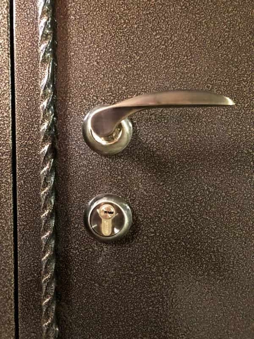 Фурнитура двери Фурнитура двери