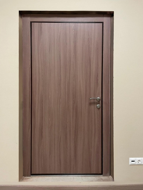 МДФ дверь со скрытыми петлями, вид изнутри МДФ дверь со скрытыми петлями, вид изнутри