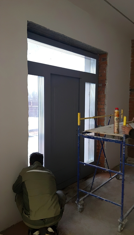 Монтаж двери в коттеджном поселке «Руза Фэмили Парк» Монтаж двери в коттеджном поселке «Руза Фэмили Парк»