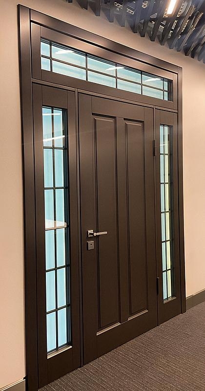 Нестандартная дверь с остеклением Нестандартная дверь с остеклением