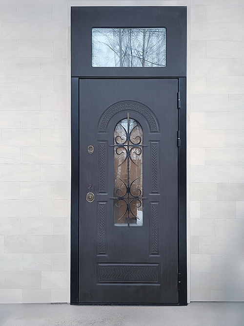 Нестандартная дверь с остеклением и ковкой Нестандартная дверь с остеклением и ковкой