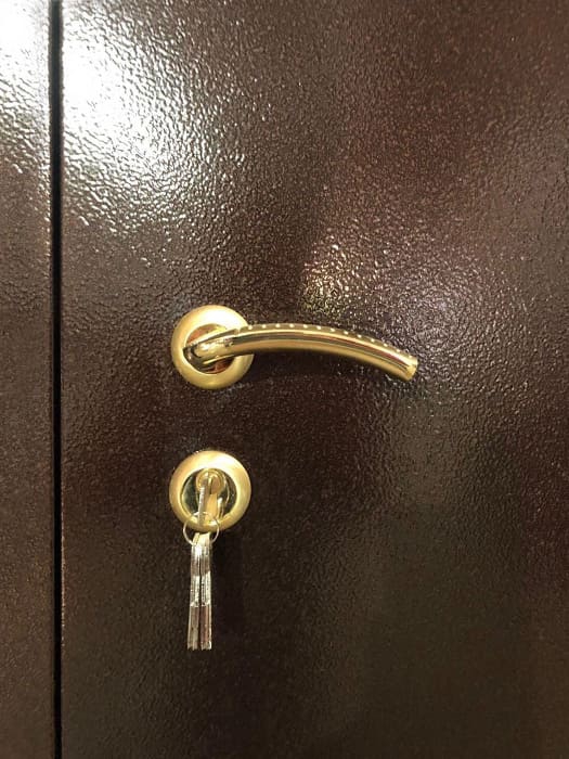 Нижний замок и ручка Нижний замок и ручка