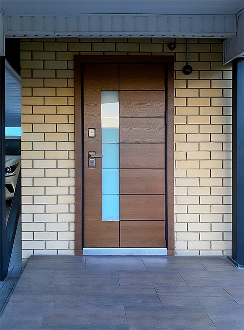 Остекленная дверь с МДФ Остекленная дверь с МДФ