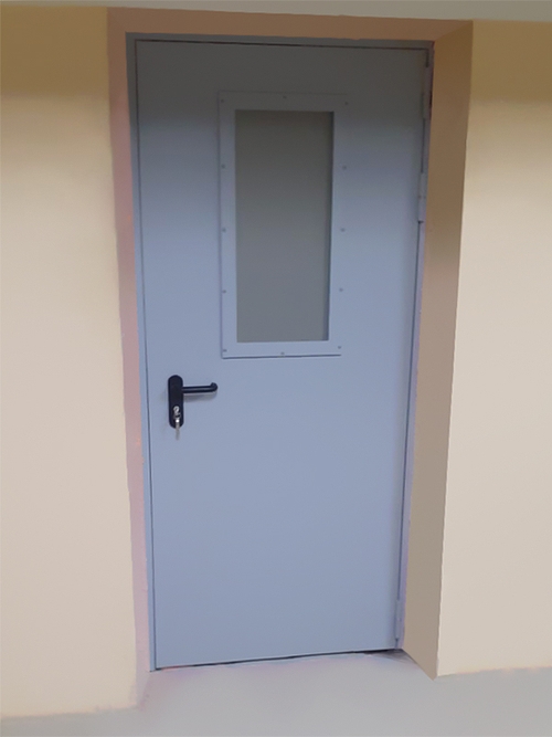 Остекленная дверь, фото снаружи (ул. Новый Арбат) Остекленная дверь, фото снаружи (ул. Новый Арбат)