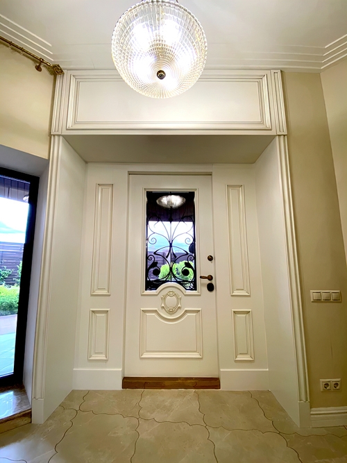 Остекленная дверь с боковыми вставками Остекленная дверь с боковыми вставками