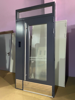 Остекленная подъездная дверь Остекленная подъездная дверь