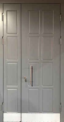 Парадная дверь с отбойником Парадная дверь с отбойником