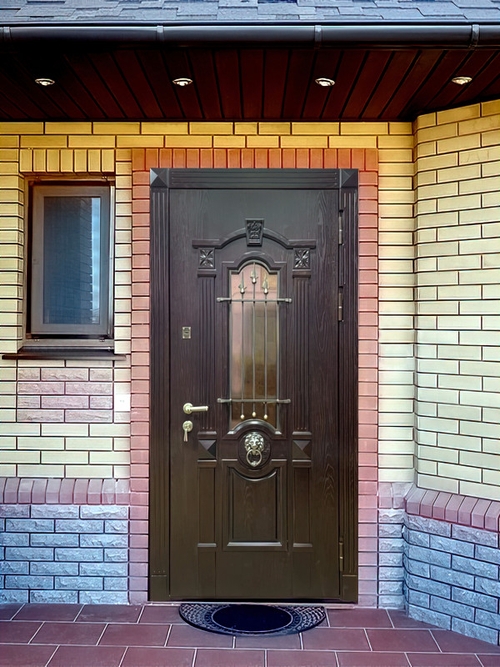 Парадная дверь со стеклом и ковкой Парадная дверь со стеклом и ковкой