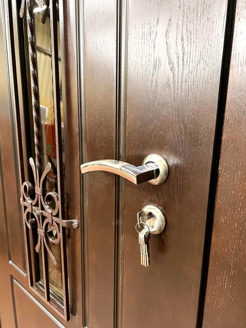 Ручка и цилиндровый замок Ручка и цилиндровый замок