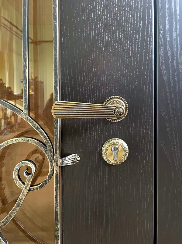 Ручка и цилиндровый замок Ручка и цилиндровый замок