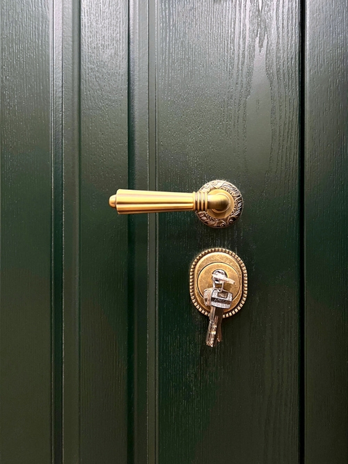 Ручка и замок, фото спереди Ручка и замок, фото спереди