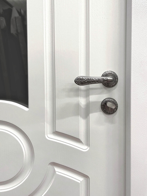 Ручка и замок с цилиндром Ручка и замок с цилиндром