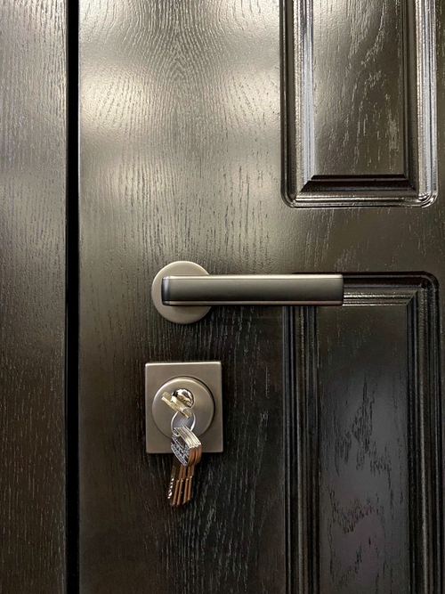 Ручка и замок, вид спереди Ручка и замок, вид спереди