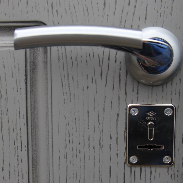 Ручка и замок внутренняя сторона Ручка и замок внутренняя сторона