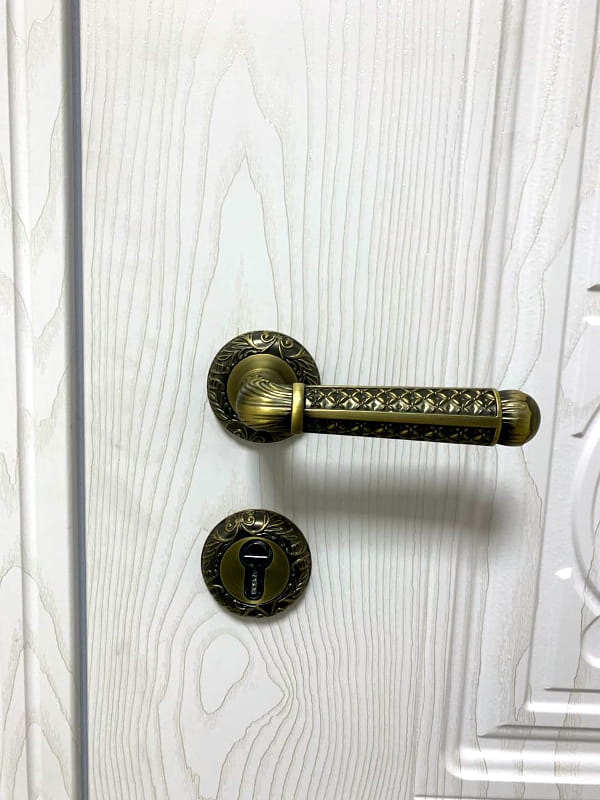 Ручка с внешней стороны Ручка с внешней стороны