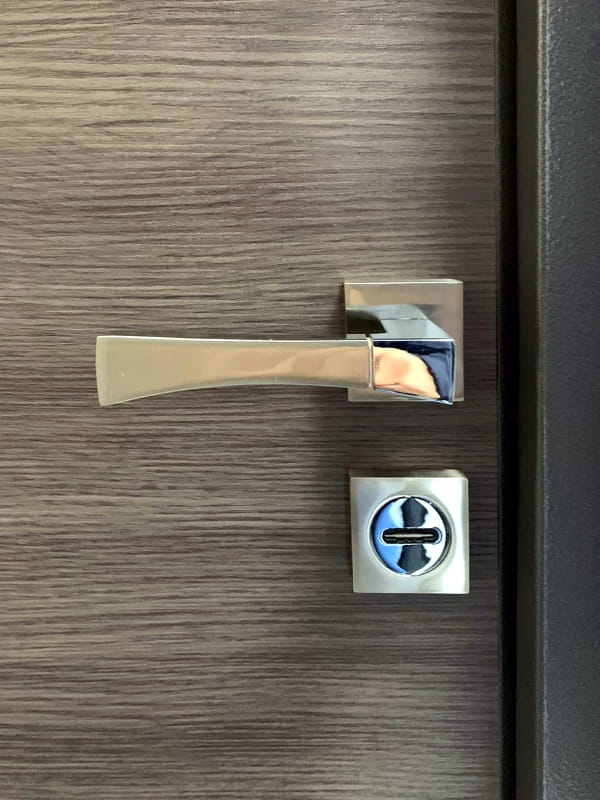 Ручка с внутренней стороны Ручка с внутренней стороны