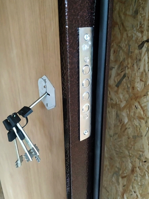 Сувальдный замок (кп «Раздоры», Рублево-Успенское шоссе) Сувальдный замок (кп «Раздоры», Рублево-Успенское шоссе)