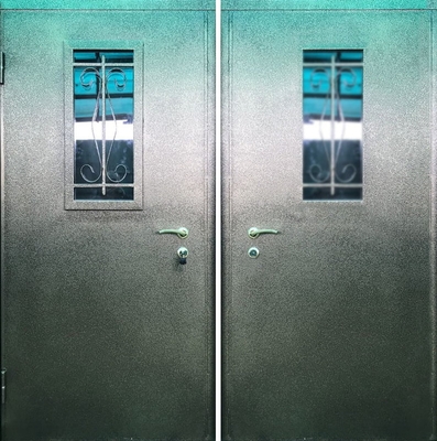 Техническая дверь со стеклопакетом и решеткой Техническая дверь со стеклопакетом и решеткой