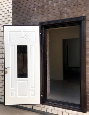 Утепленная дверь в доме с МДФ