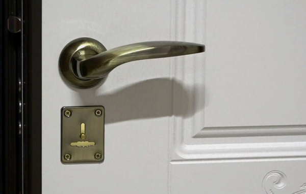 Ручка и замок Ручка и замок