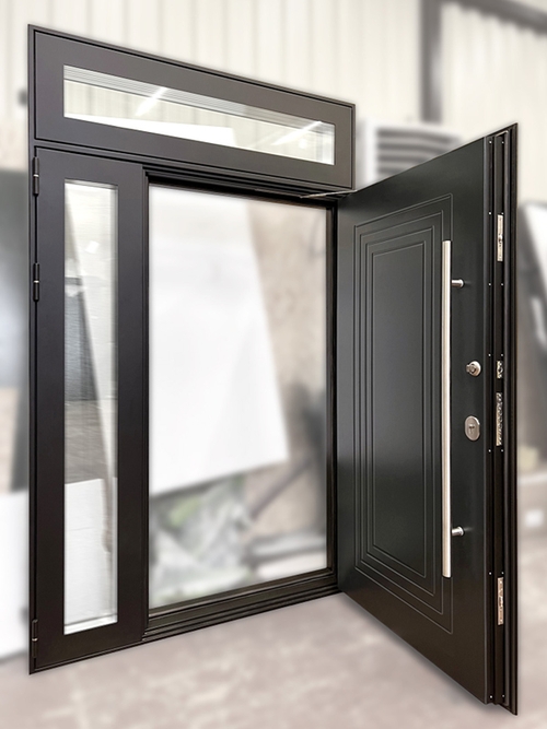 Входная группа с остекленной фрамугой Входная группа с остекленной фрамугой