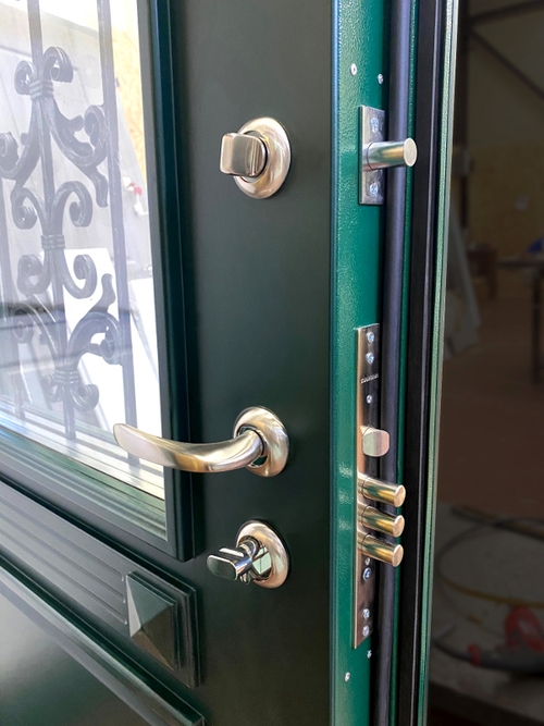 Замок и ручка, вид изнутри Замок и ручка, вид изнутри