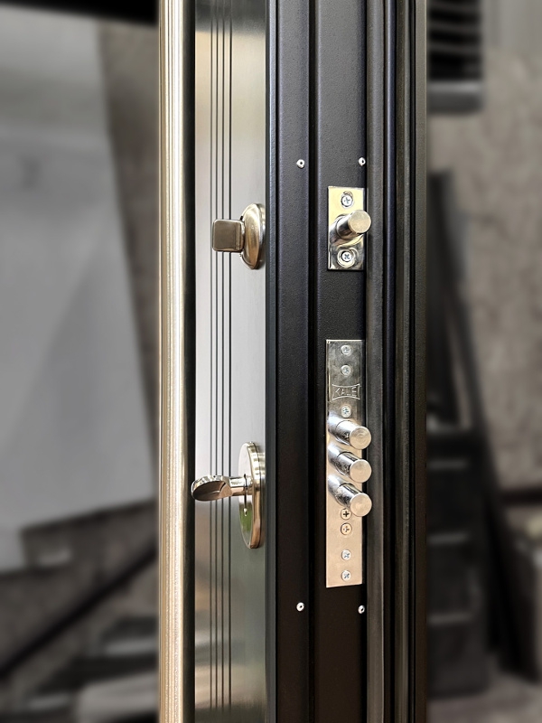 Замок и задвижка Замок и задвижка