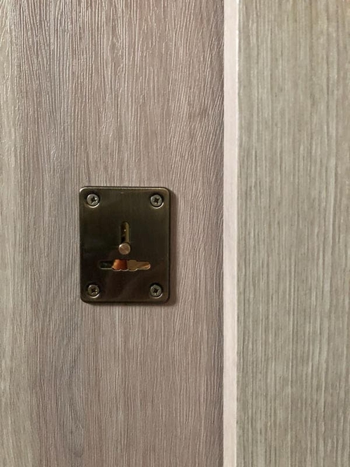 Замок с внутренней стороны Замок с внутренней стороны